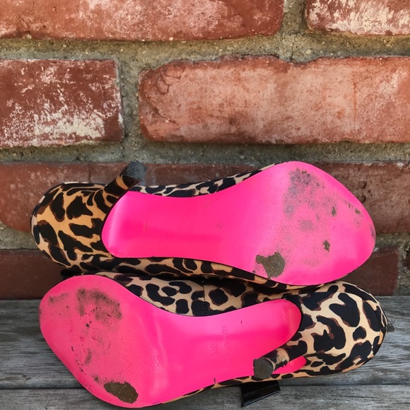 Betsey Johnson Leopard Print Bow Heels - Picture 8 of 8